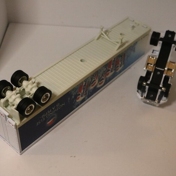 Matchbox Gold Collection King Size Rigs Pepsi truck with box - Picture 8 of 12